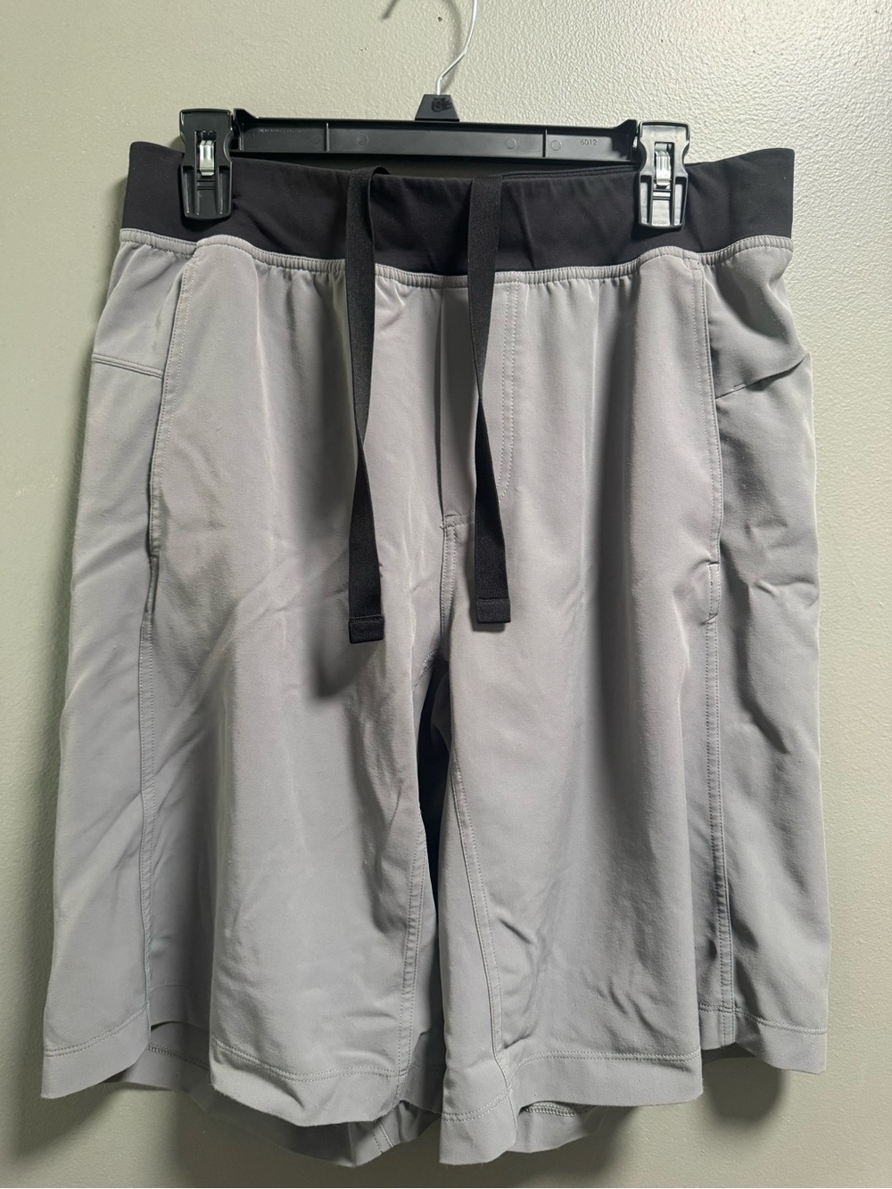lululemon athletica Light Gray Athletic Shorts with Black Waistband Size Large
